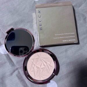 BECCA ✨ Shimmering Skin Perfector Pressed Powder Highlighter in Vanilla Quartz